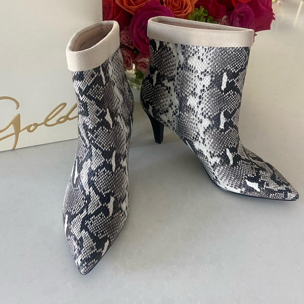 NWT 42 Gold Booties (Nordstrom), brand new in original box 💕